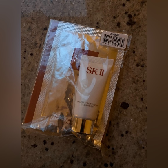 BNWT - SK-II Facial Treatment Cleanser and Pitera Mask - Picture 2 of 2